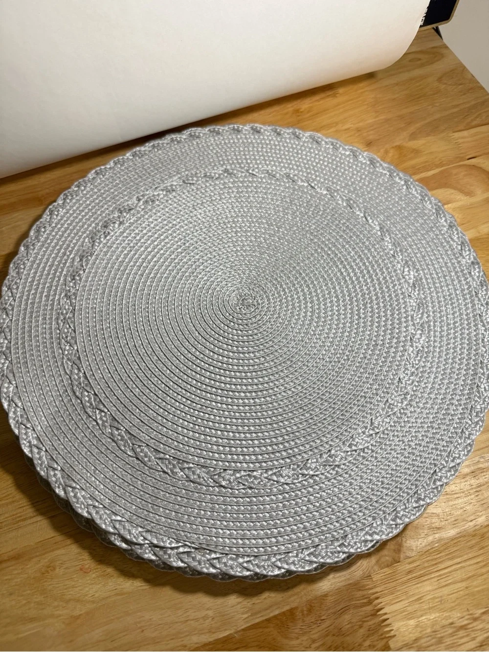 18 Silver Gold Red Placemats Circle Woven Christmas Sparkle Holiday Shine